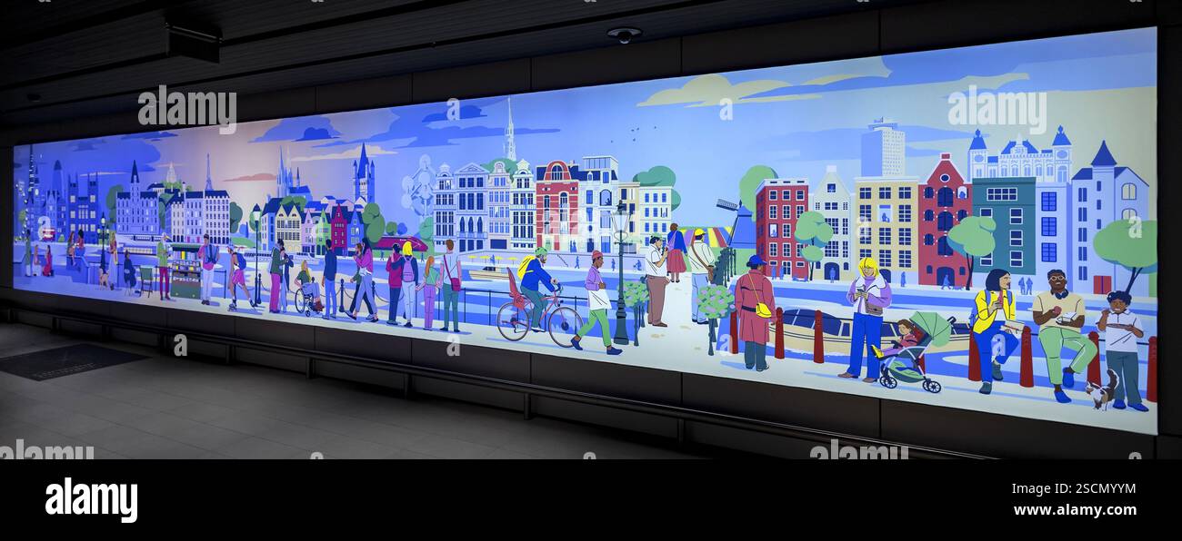 AMSTERDAM - L'entrée du terminal britannique à la gare centrale d'Amsterdam avec une grande murale numérique. Depuis le terminal Eurostar, les passagers du train peuvent à nouveau voyager directement d'Amsterdam à Londres. ANP RAMON VAN FLYMEN pays-bas OUT - belgique OUT Banque D'Images