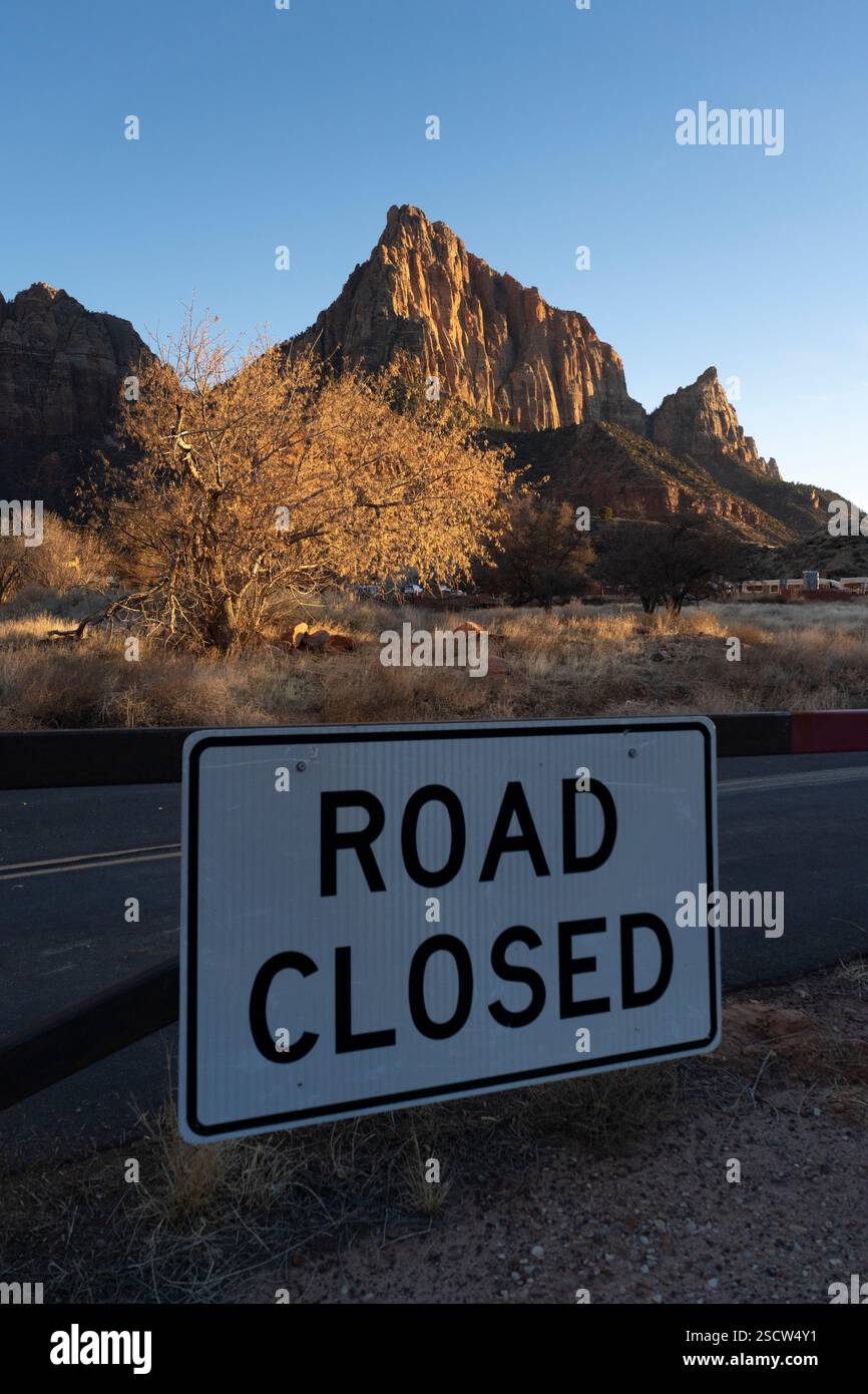 Route fermée à Zion National Park, Utah. Probablement en raison de l'entretien ou des conditions météorologiques. Banque D'Images