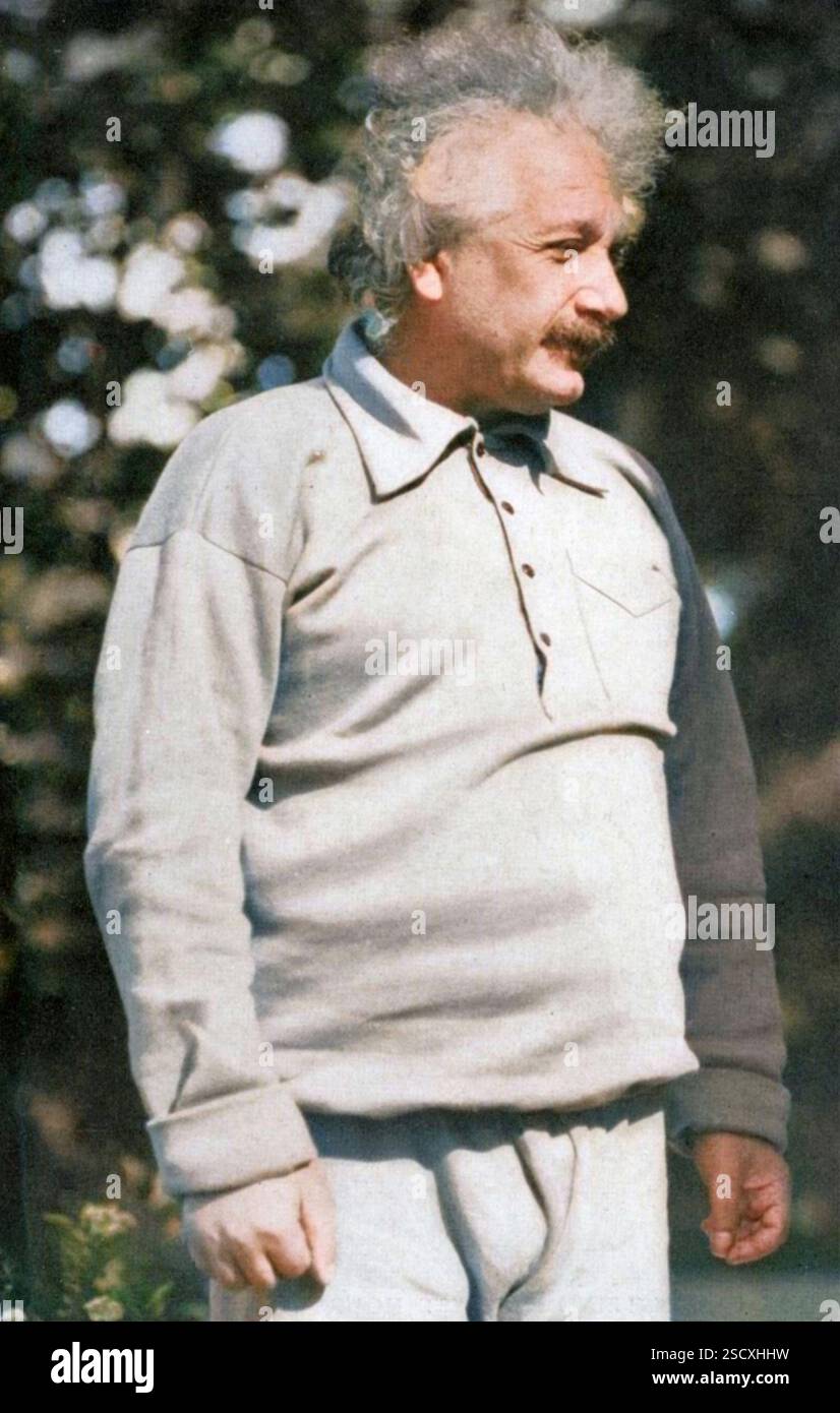 Albert Einstein (1879-1955), mathématicien et physicien théorique germano-suisse, c1930. La principale contribution d'Einstein à la science est la théorie de la relativité, considérée par beaucoup comme la théorie la plus importante de l'histoire de la physique. Ses théories spéciales (1905) et générales (1916) de la relativité, ont prouvé le concept que le temps n'existe pas au même rythme pour tous et pour tout. La relativité spéciale a produit l'équation qui exprime l'équivalence entre la matière et l'énergie : E=mc au carré. En 1921, Einstein a reçu le prix Nobel de physique. Sa judéité signifiait qu'il devait quitter GE Banque D'Images