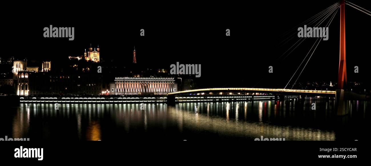 Vue générale du Rhône à Lyon et de la colline de Fourvière. Banque D'Images
