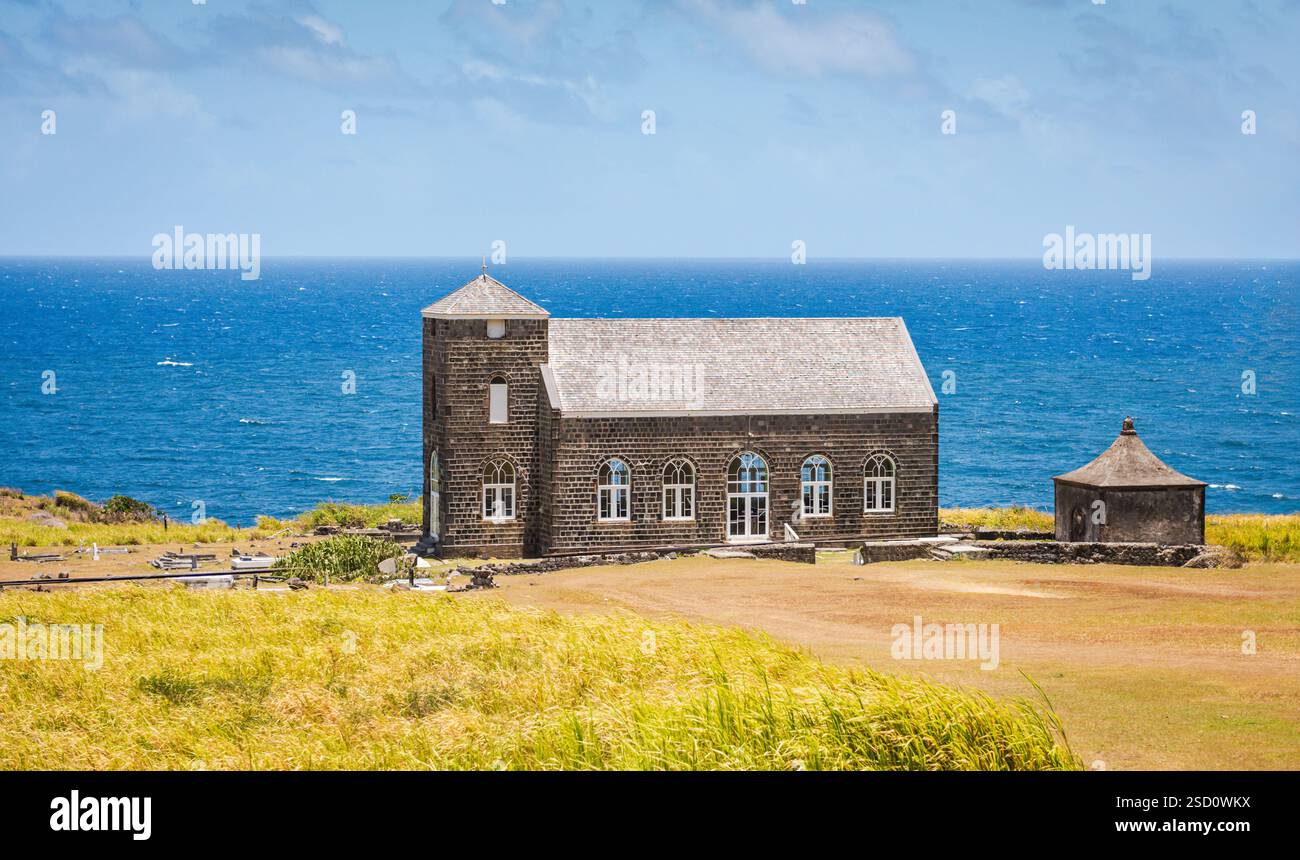 Belle vue, dotée Kitts - 22 août 2018 : église anglicane St Johns sur la côte nord vue depuis le train panoramique de St Kitts. Banque D'Images