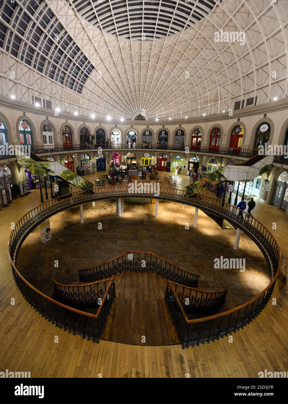 Intérieur de Leeds Corn Exchange, West Yorkshire, Angleterre, Royaume-Uni Banque D'Images