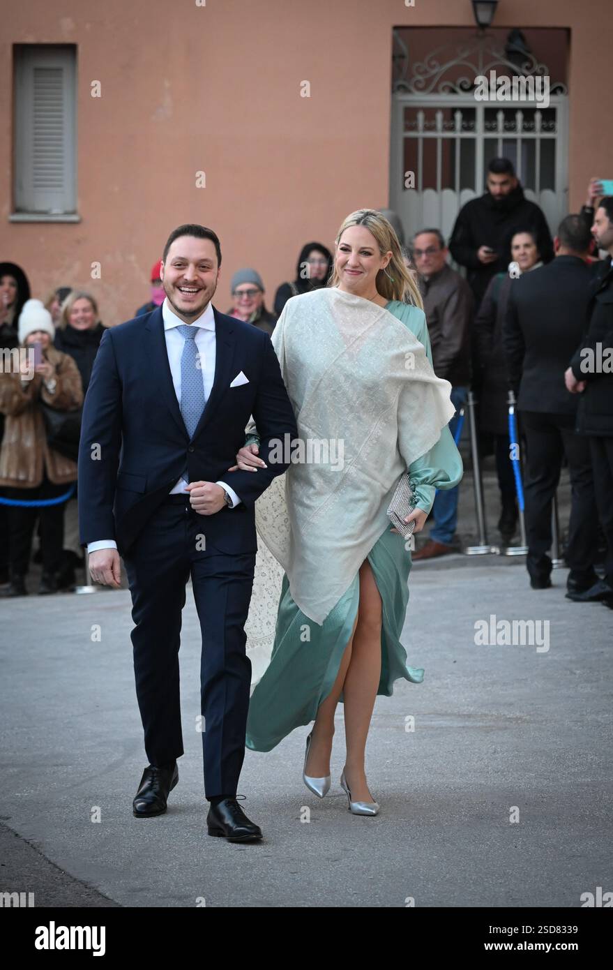 Athènes, Grèce, 7 février 2025. La princesse Théodora de Grèce et du Danemark et son mari Matthew Kumar assistent à l'église byzantine historique de Saint Nicolas Ragavas pour le mariage du prince Nikolaos de Grèce avec Chrysi Vardinogianni. Crédit : Dimitris Aspiotis/Alamy Live News Banque D'Images