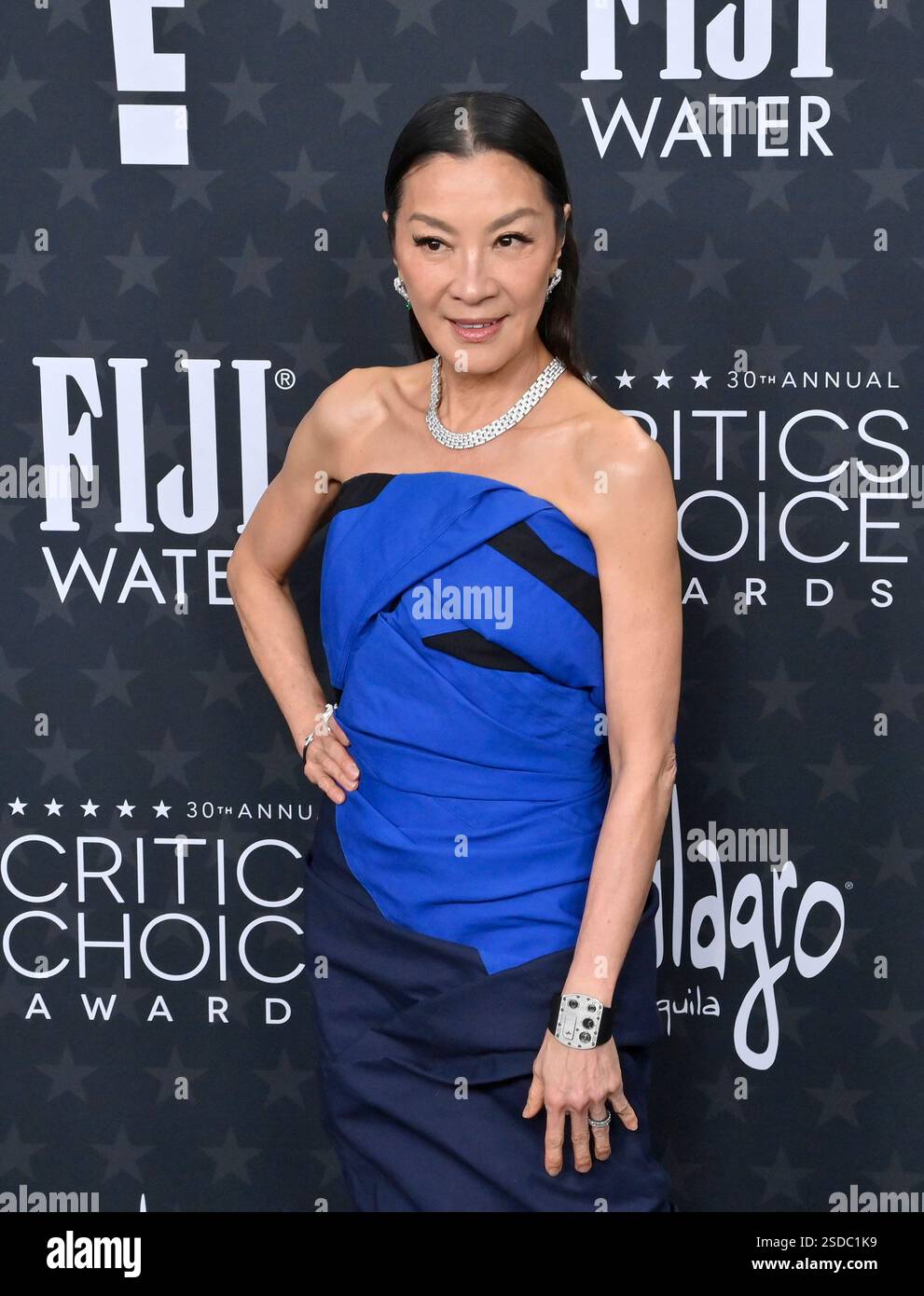Santa Monica, États-Unis. 07 février 2025. Michelle Yeoh assiste à la 30e cérémonie annuelle des Critics' Choice Awards au Barker Hanger à Santa Monica, Californie, le vendredi 7 février 2025. Photo de Jim Ruymen/UPI. Crédit : UPI/Alamy Live News Banque D'Images
