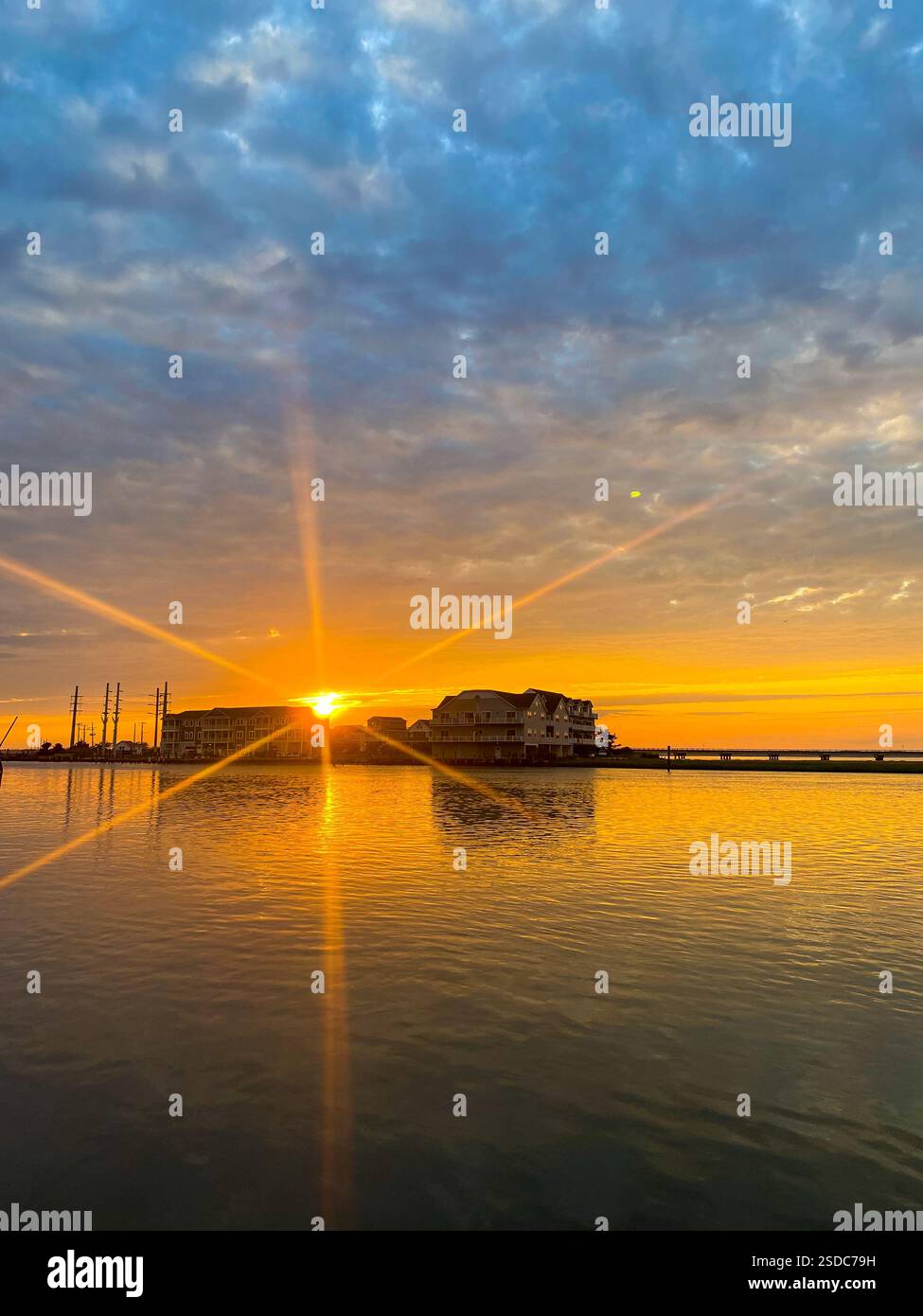 vue sur l'eau de chincoteague et coucher de soleil Banque D'Images