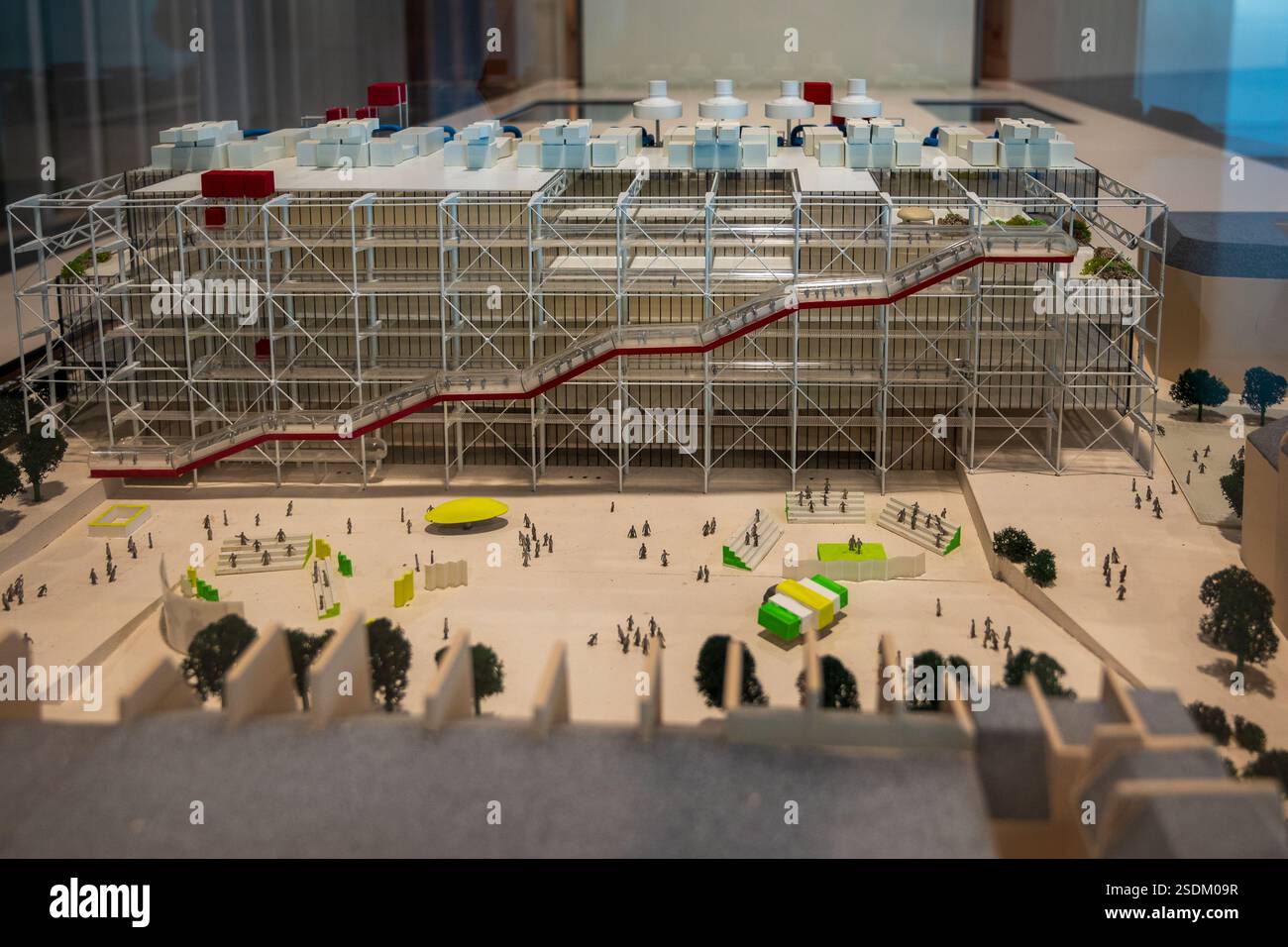 Malaga, Espagne, 28 décembre 2024 maquette du Centre pompidou, galerie d'art moderne à Paris, architecture et design Banque D'Images