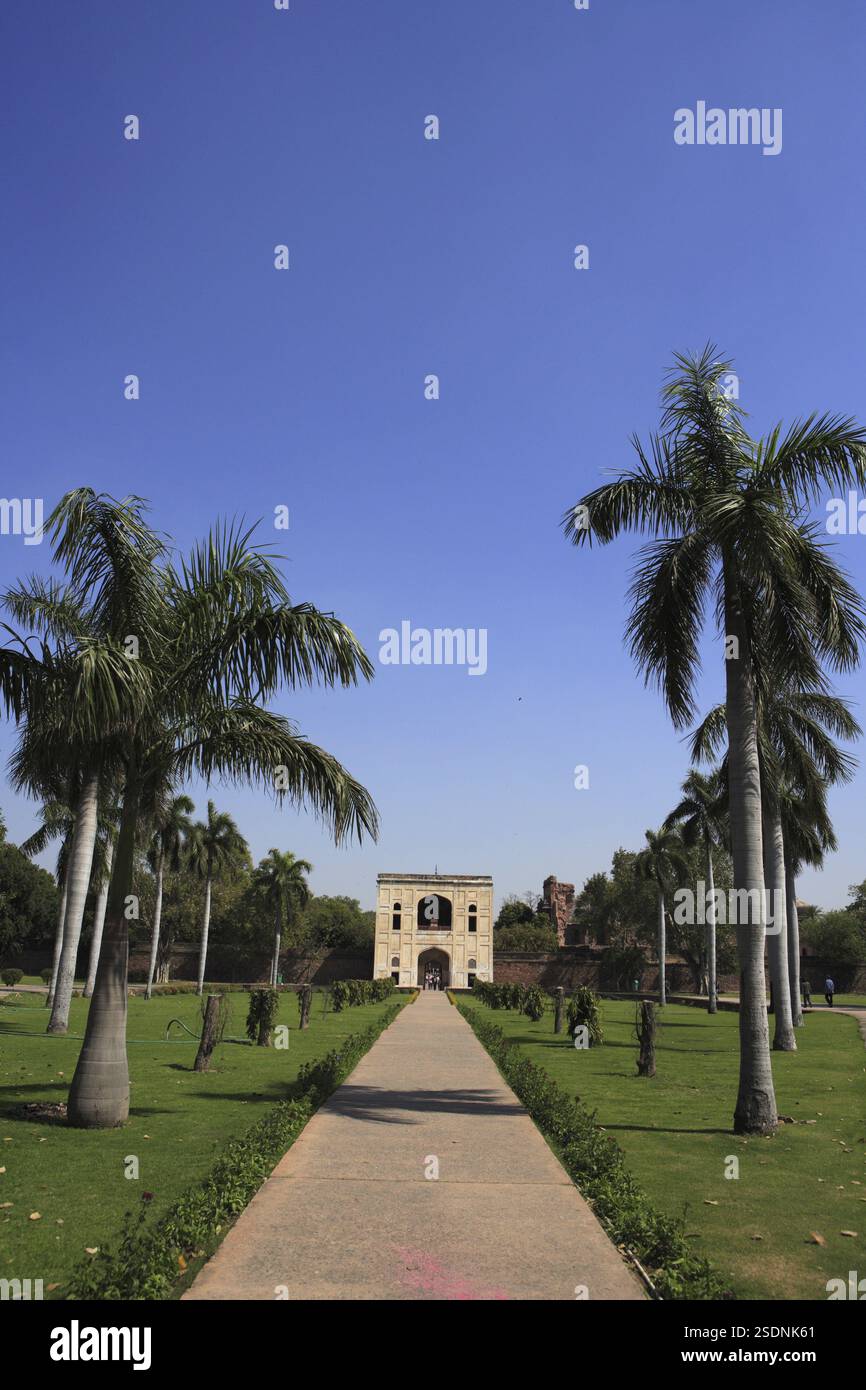 La porte de Bu Halima menait au tombeau-jardin de Bu Halima dans le complexe de tombes de Humayun, Delhi, Inde site du patrimoine mondial de l'UNESCO Banque D'Images