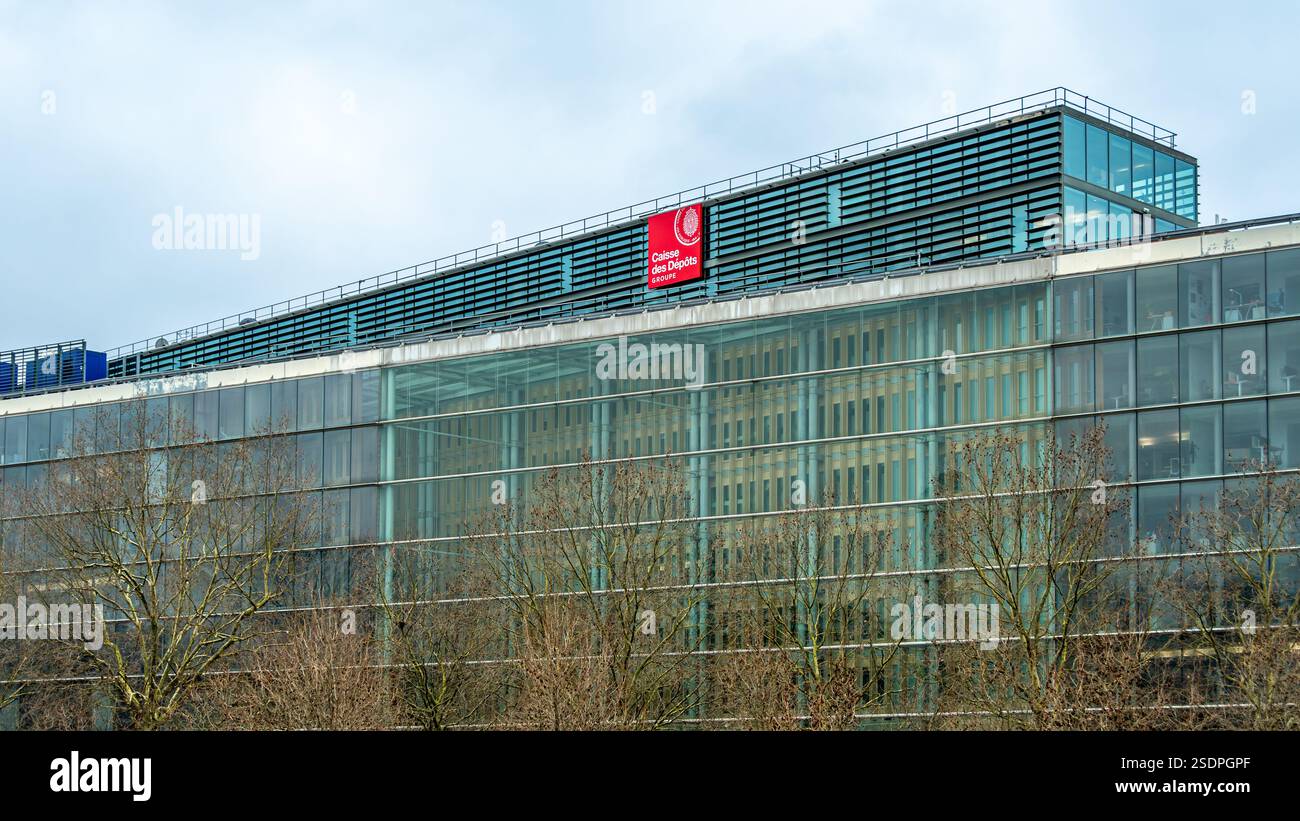 Vue extérieure un bâtiment du groupe Caisse des Dépôts et Consignations (CDC), établissement financier public français créé en 1816 Banque D'Images
