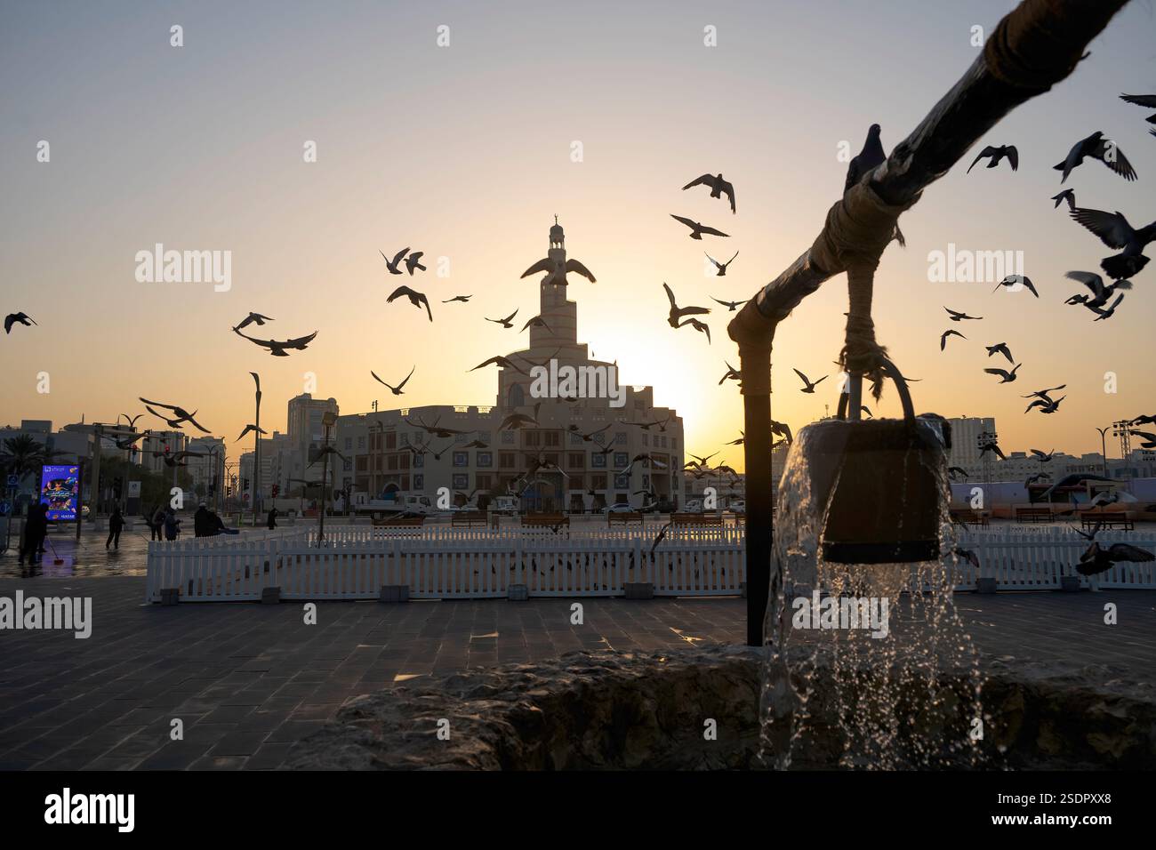 La mosquée Al Fanar est l'un des monuments les plus célèbres de Doha, caractérisé par sa forme en spirale, et est situé près du Souq Waqif, Doha Qat Banque D'Images