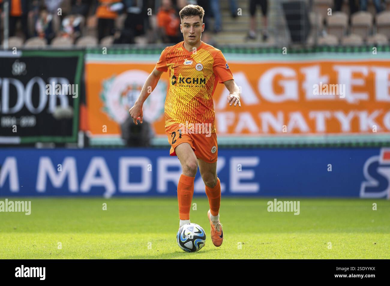 LUBIN, POLOGNE - 29 OCTOBRE 2023 : match de football polonais PKO Ekstraklasa entre KGHM Zaglebie Lubin vs Radomiak Radom 2:3. En action Tomasz Pienko Banque D'Images