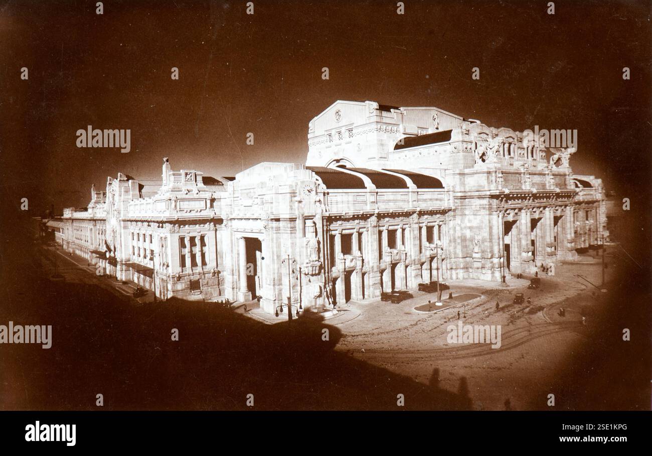 Vue inhabituelle de la gare centrale de Milan au milieu des années trente Banque D'Images