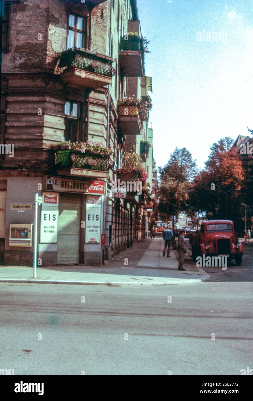 DATE D'ENREGISTREMENT NON INDIQUÉE Rote Insel, septembre 1976, Eis, Wild, Geflügel, Coca-Cola, Berlin-Schöneberg, Gotenstraße/Leuthener Straße *** Île Rouge, septembre 1976, crème glacée, gibier, volaille, Coca Cola, Berlin Schöneberg, Gotenstraße Leuthener Straße Banque D'Images