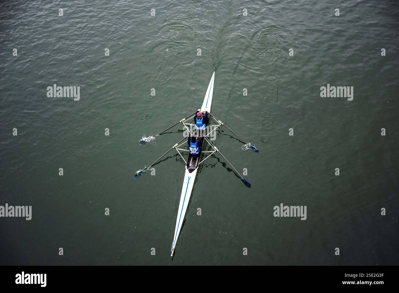 Torino, Italie. 08th Feb, 2025. D'Inverno sul po 2025 - 42ª ; edizione della storica competizione internazionale di canottaggio sul fiume po a Torino - Sabato, Febbraio 8, 2025. News (photo de Marco Alpozzi/Lapresse) D'Inverno sul po 2025 - 42ème édition du concours international historique d'aviron sur le fleuve po à Turin, Italie. - Samedi 8 février 2025. Actualités (photo de Marco Alpozzi/Lapresse) crédit : LaPresse/Alamy Live News Banque D'Images