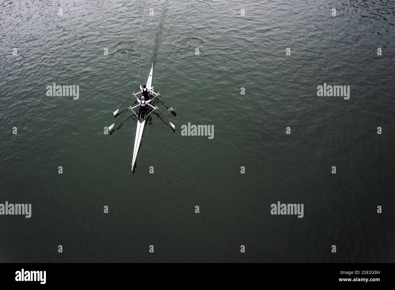 Torino, Italie. 08th Feb, 2025. D'Inverno sul po 2025 - 42ª ; edizione della storica competizione internazionale di canottaggio sul fiume po a Torino - Sabato, Febbraio 8, 2025. News (photo de Marco Alpozzi/Lapresse) D'Inverno sul po 2025 - 42ème édition du concours international historique d'aviron sur le fleuve po à Turin, Italie. - Samedi 8 février 2025. Actualités (photo de Marco Alpozzi/Lapresse) crédit : LaPresse/Alamy Live News Banque D'Images