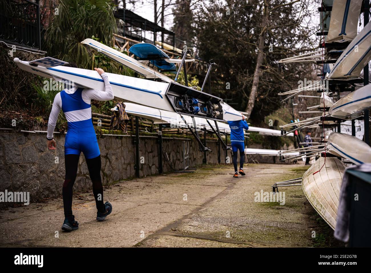 Torino, Italie. 08th Feb, 2025. D'Inverno sul po 2025 - 42ª ; edizione della storica competizione internazionale di canottaggio sul fiume po a Torino - Sabato, Febbraio 8, 2025. News (photo de Marco Alpozzi/Lapresse) D'Inverno sul po 2025 - 42ème édition du concours international historique d'aviron sur le fleuve po à Turin, Italie. - Samedi 8 février 2025. Actualités (photo de Marco Alpozzi/Lapresse) crédit : LaPresse/Alamy Live News Banque D'Images