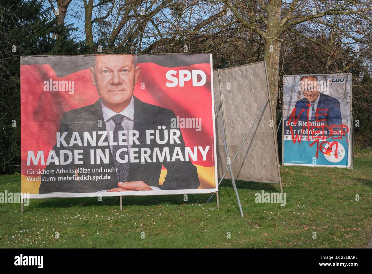 Affiches électorales à Cologne pour l'élection du 21e Bundestag allemand le 23 février 2025 : le chancelier du SPD Olaf Scholz Banque D'Images