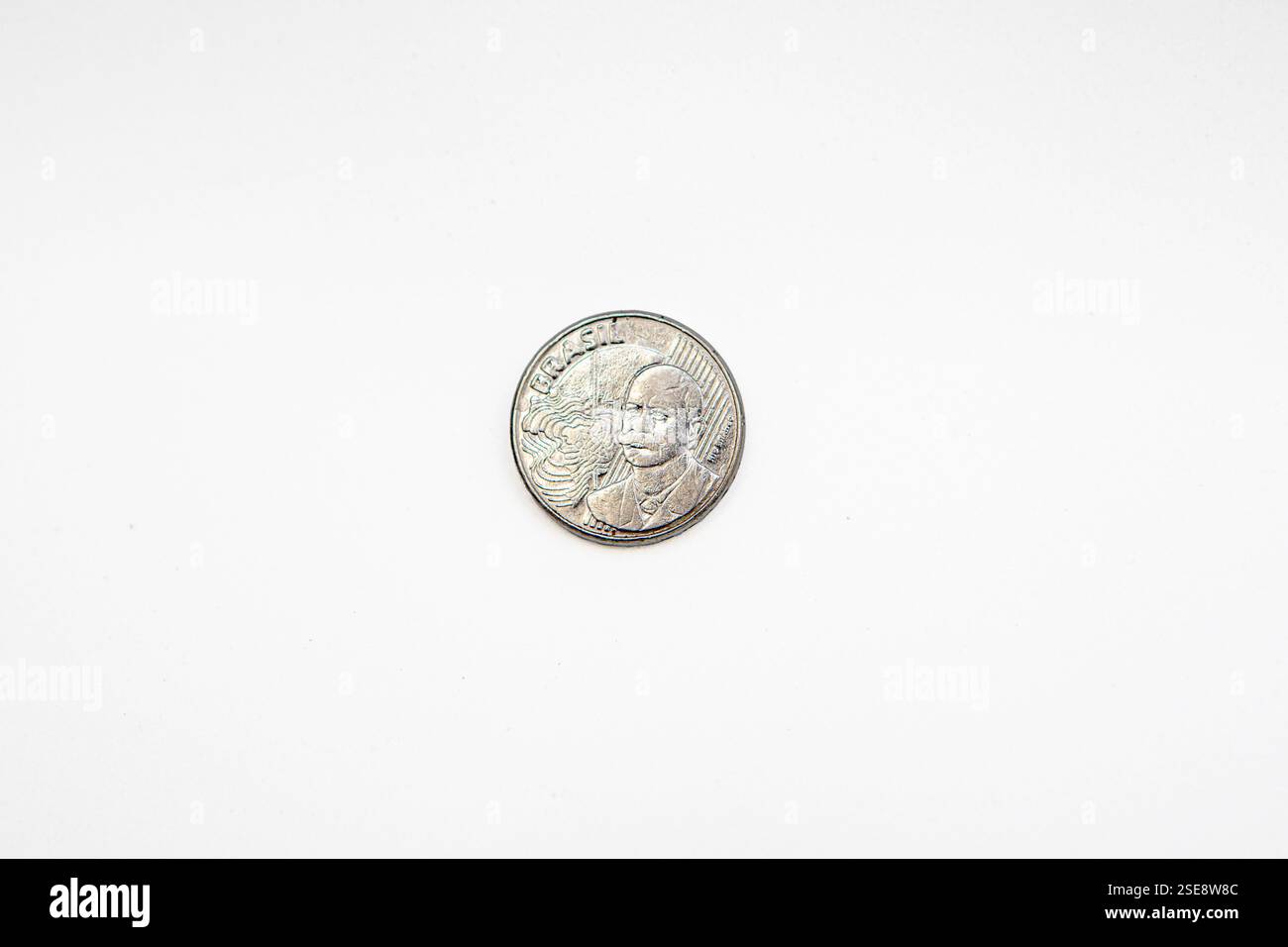 pièce réelle de 50 cents sur fond blanc à rio de janeiro, brésil. Banque D'Images