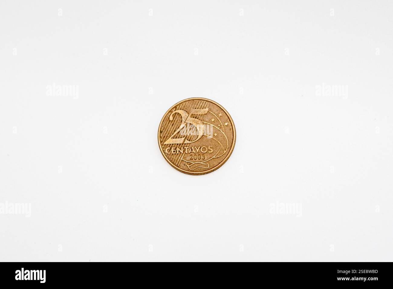 pièce réelle de 25 cents sur fond blanc à rio de janeiro, brésil. Banque D'Images