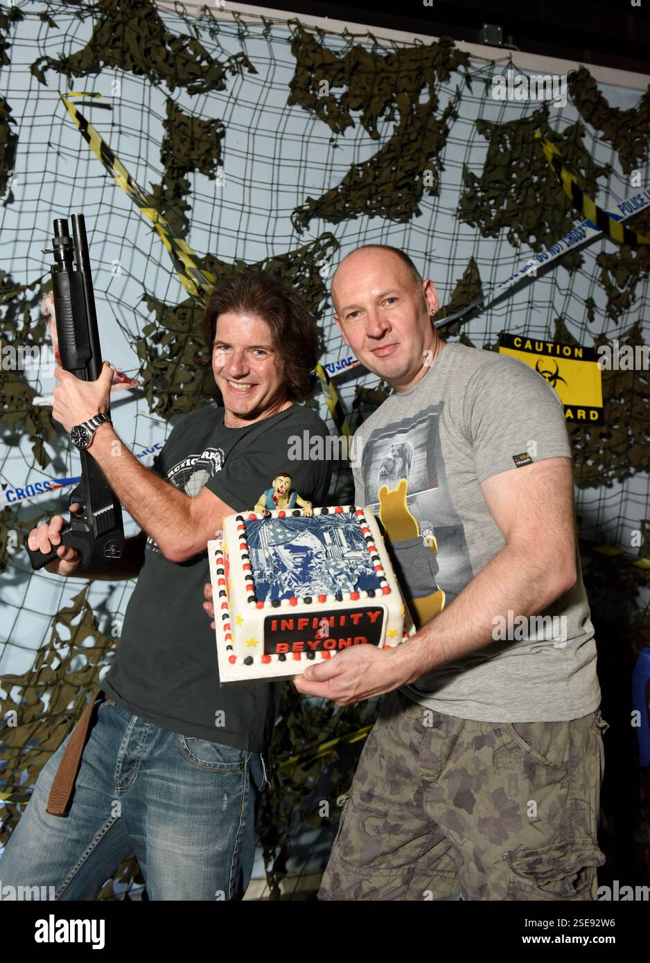 Charlie Adlard, artiste de bande dessinée britannique, connu pour son travail sur des livres tels que The Walking Dead et Savage. À Infinity & Beyond, Shrewsbury, Shropshire Banque D'Images