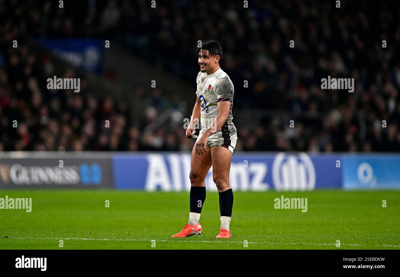 Twickenham, Royaume-Uni. 08th Feb, 2025. Guinness homme 6 Nations. Angleterre V France. Allianz Stadium. Twickenham. Marcus Smith (Angleterre) lors du match de rugby Angleterre V France Guinness Mens 6 Nations. Crédit : Sport in Pictures/Alamy Live News Banque D'Images