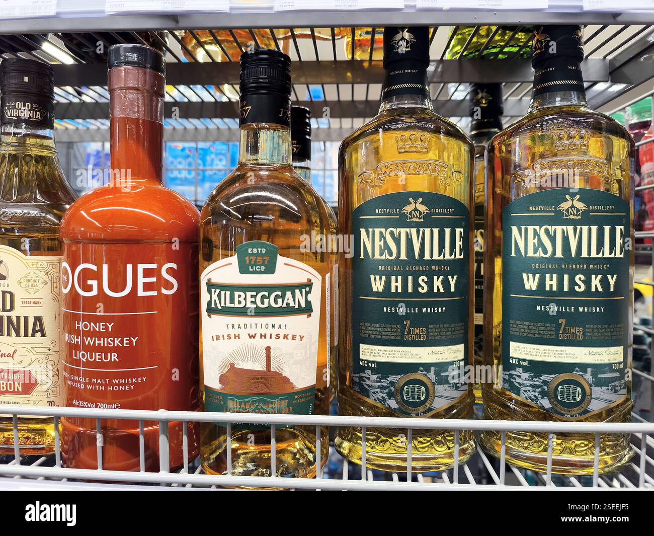 Assortiment De Bouteilles De Whisky Irlandais Et Am ricains Sur Les assortiment-de-bouteilles-de-whisky-irlandais-et-am-ricains-sur-les