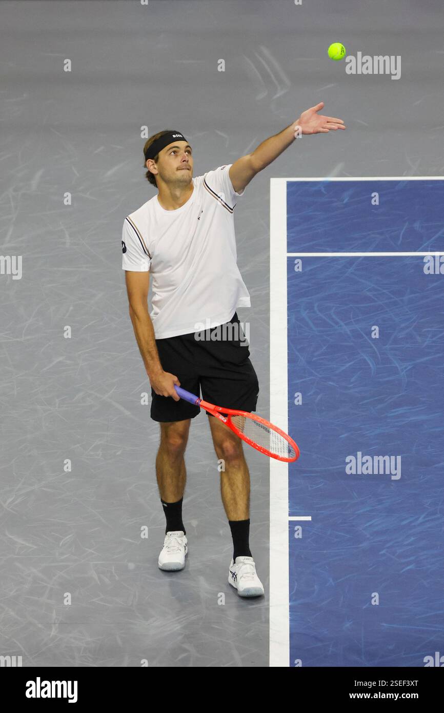 FRISCO, TX - FEBRUARY 06: Taylor Fritz (USA) serves during the second round of the Dallas Open on February 6, 2025, at Ford Center at The Star in Frisco, TX. (Photo by George Walker/Icon Sportswire) (Icon Sportswire via AP Images) Banque D'Images