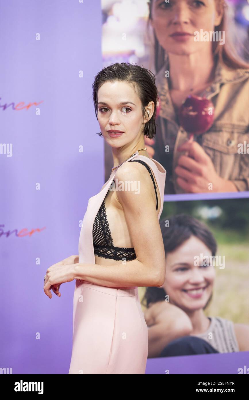 Emilia Schuele à la première du film Wunderschoener au Palast du zoo de Berlin le 04.02.2025 Banque D'Images
