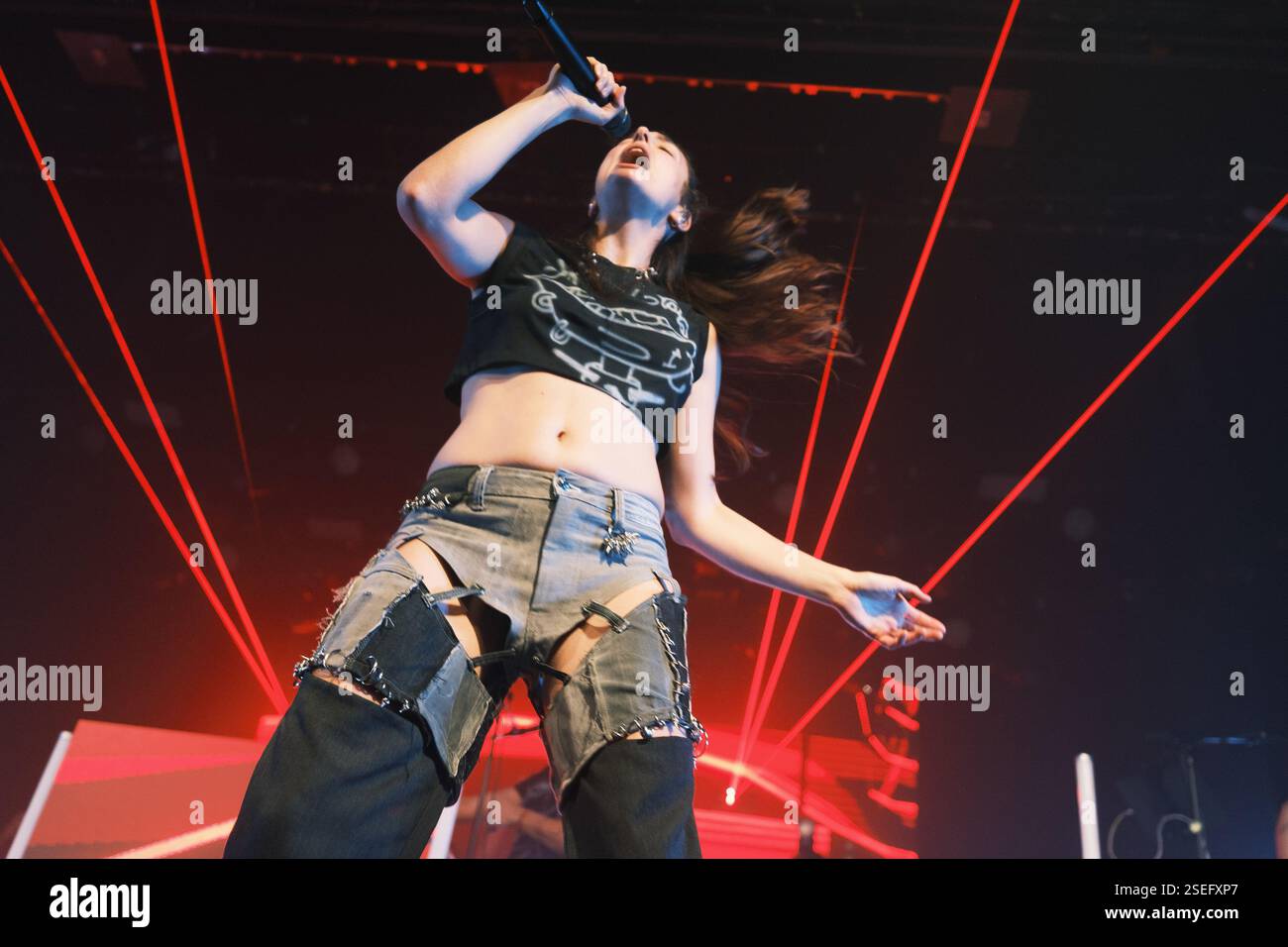 La chanteuse Sandra Delaporte se produit au concert Circo Price à Madrid le 09 février 2025, Espagne. Banque D'Images