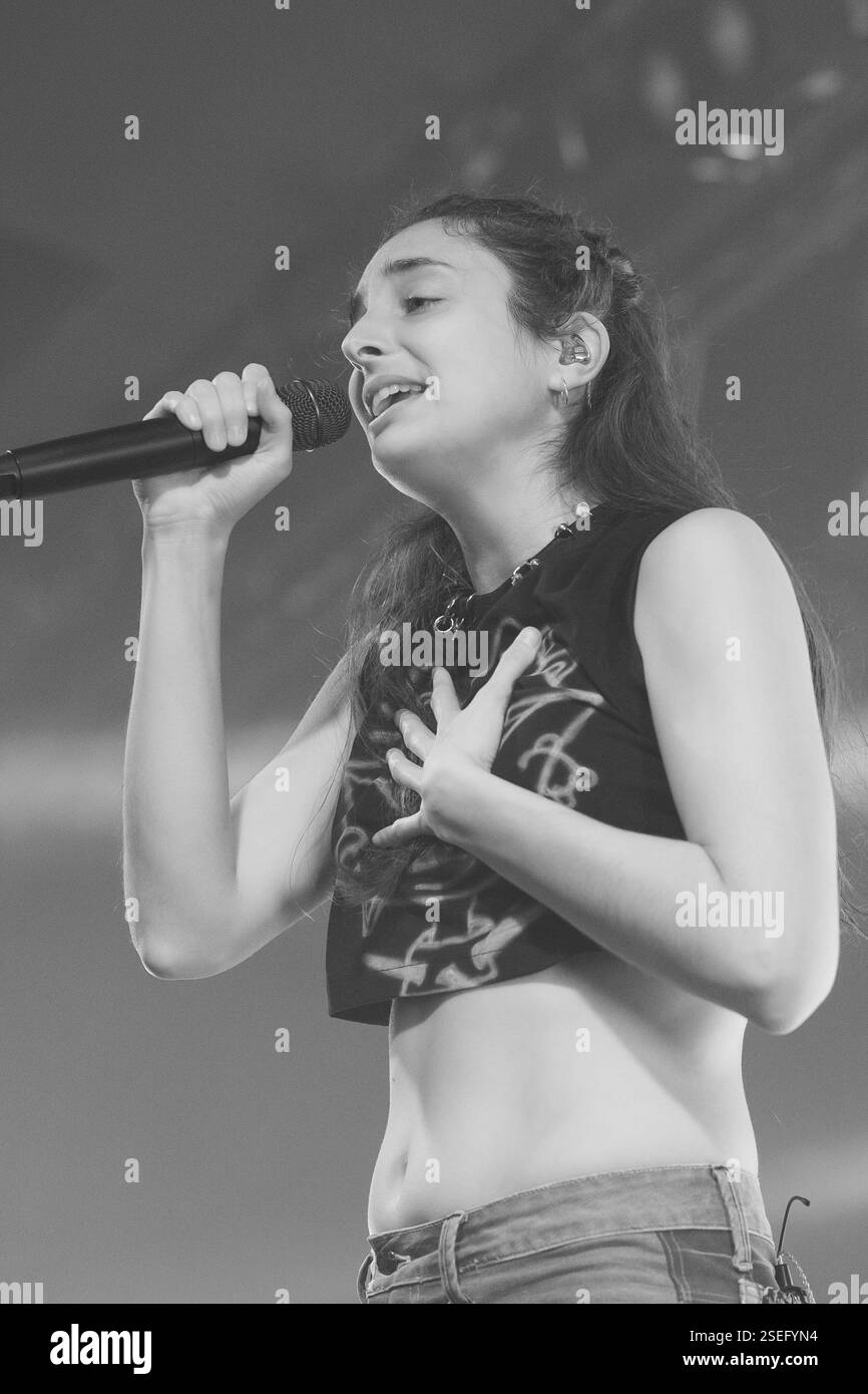 La chanteuse Sandra Delaporte se produit au concert Circo Price à Madrid le 09 février 2025, Espagne. Banque D'Images