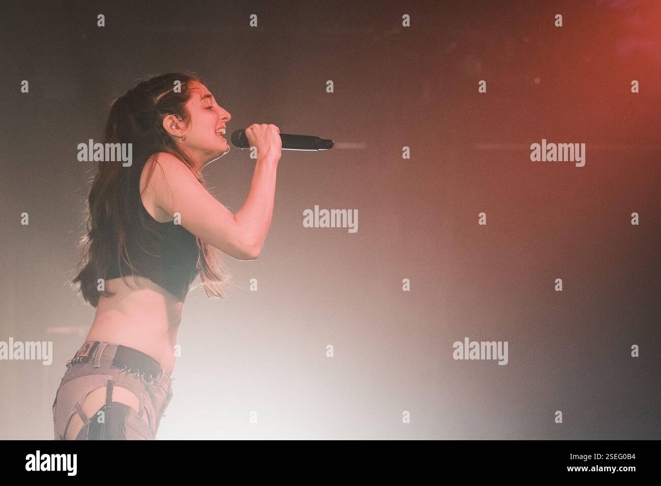 La chanteuse Sandra Delaporte se produit au concert Circo Price à Madrid le 09 février 2025, Espagne. Banque D'Images