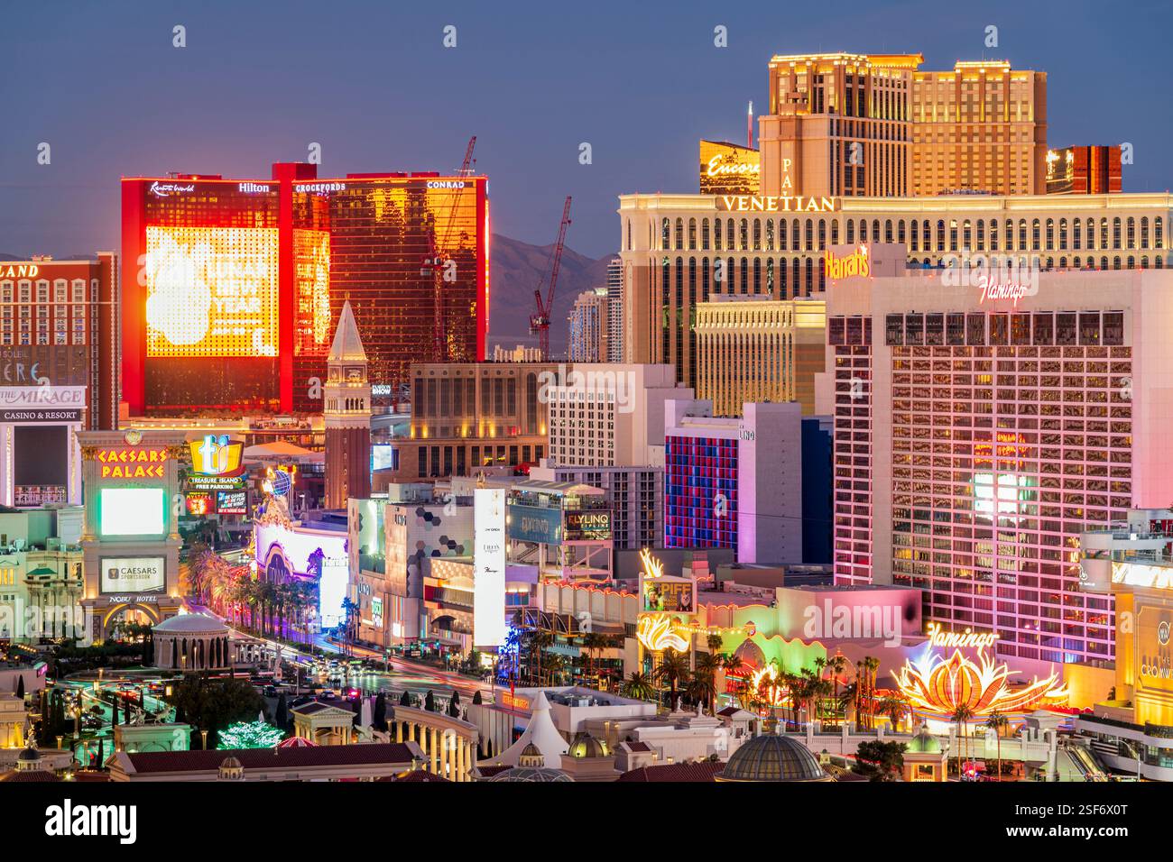 Vue aérienne du Strip et des gratte-ciel de la ville, Las Vegas, Nevada, États-Unis Banque D'Images
