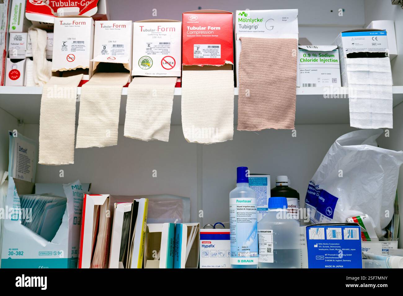 Childers Queensland Australie - 11 mai 2024 : fournitures et stockage de soins des plaies, médecine générale australienne Banque D'Images
