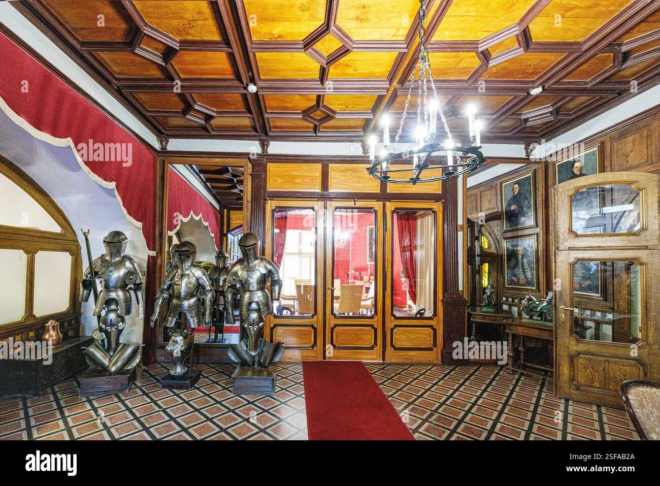 Costumes d'armure dans le manoir Betliar, Slovaquie Banque D'Images