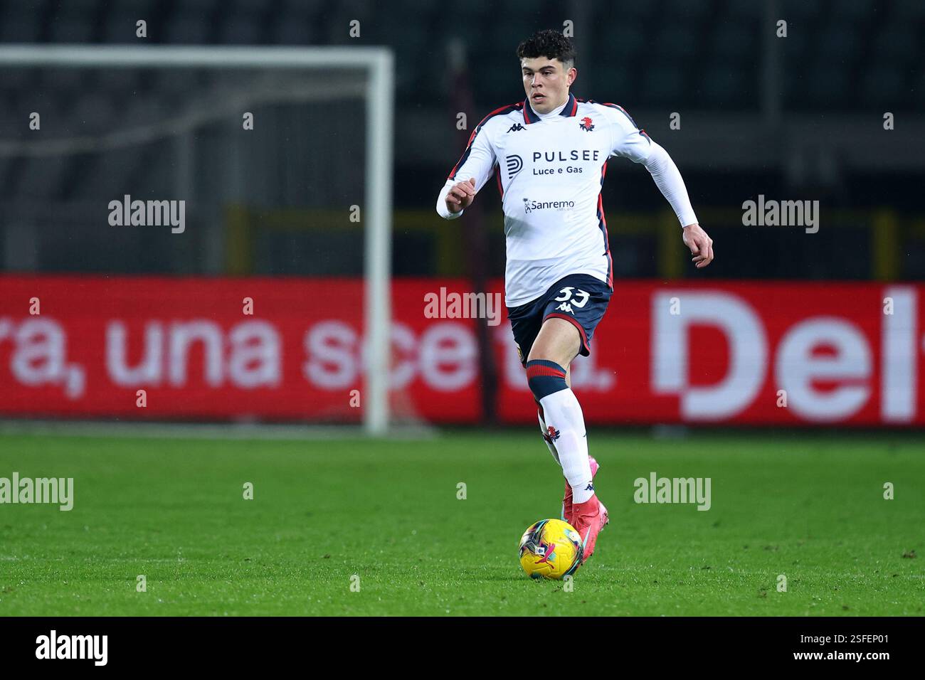 Turin, Italie. 08th Feb, 2025. Alan Matturro du CFC de Gênes en action lors du match de football Serie A entre Torino FC et Gênes CFC au Stadio Olimpico le 8 février 2025 à Turin, Italie . Crédit : Marco Canoniero/Alamy Live News Banque D'Images