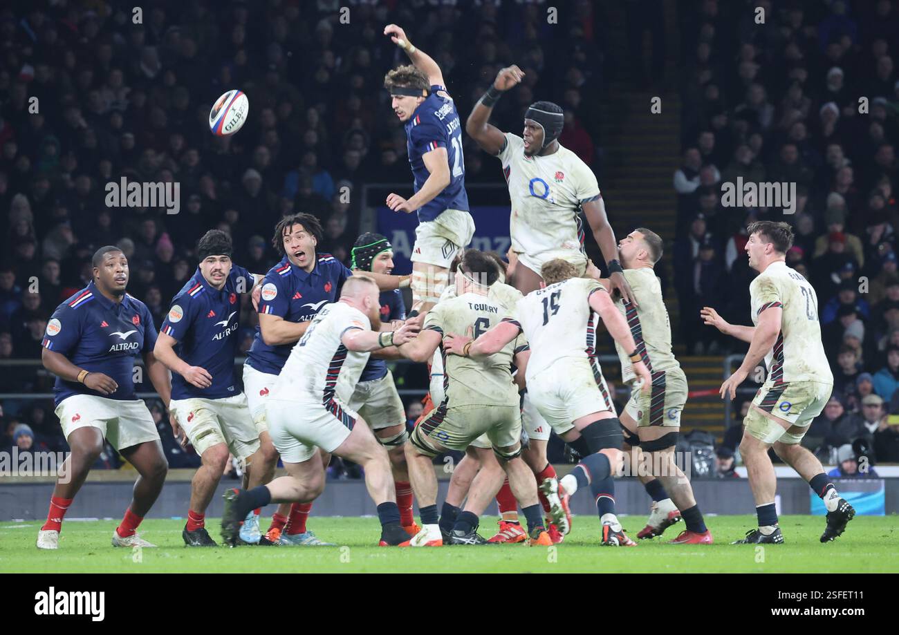 Londres, Royaume-Uni. 08th Feb, 2025. G-R Georges-Henri Colombe de France, Mickael Guillard de France Oscar Jegou de France et Maro Itoje d'Angleterre (Saracens) en action lors du Championnat Guinness des six Nations masculin entre l'Angleterre et le stade Franceat Allianz, Twickenham, Londres le 08 février 2025 crédit : action Foto Sport/Alamy Live News Banque D'Images
