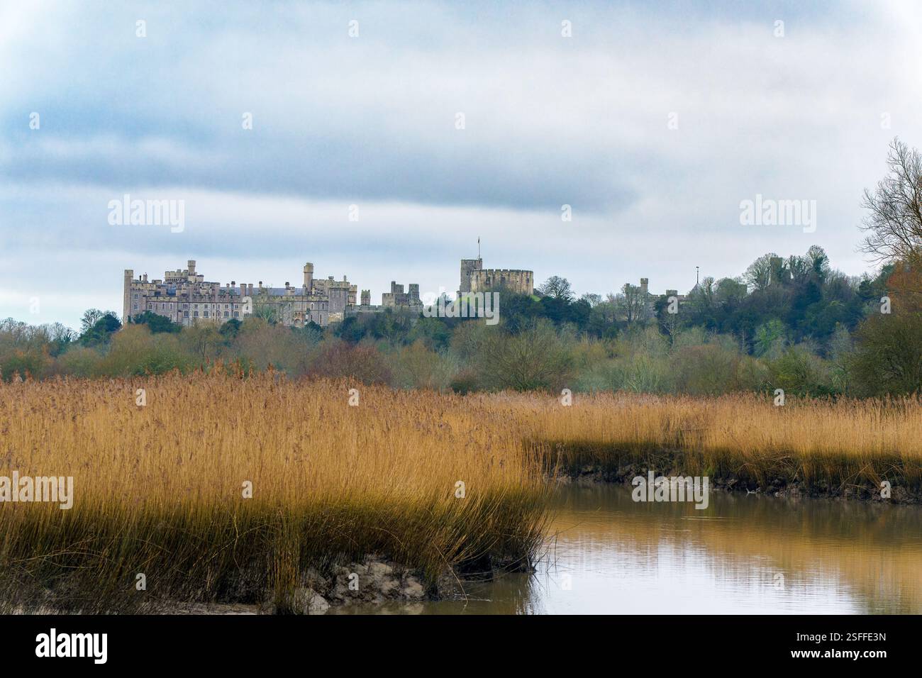 Château d'Arundel sur la rivière Arun, Arundel, West Sussex, Angleterre, Royaume-Uni Banque D'Images