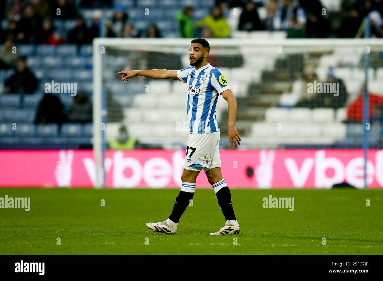 John Smith's Stadium, Huddersfield, Angleterre - 8 février 2025 Brodie Spencer de Huddersfield Town - pendant le match Huddersfield Town v Reading, Sky Bet League One, 2024/25, John Smith's Stadium, Huddersfield, Angleterre - 8 février 2025 crédit : Arthur Haigh/WhiteRosePhotos/Alamy Live News Banque D'Images