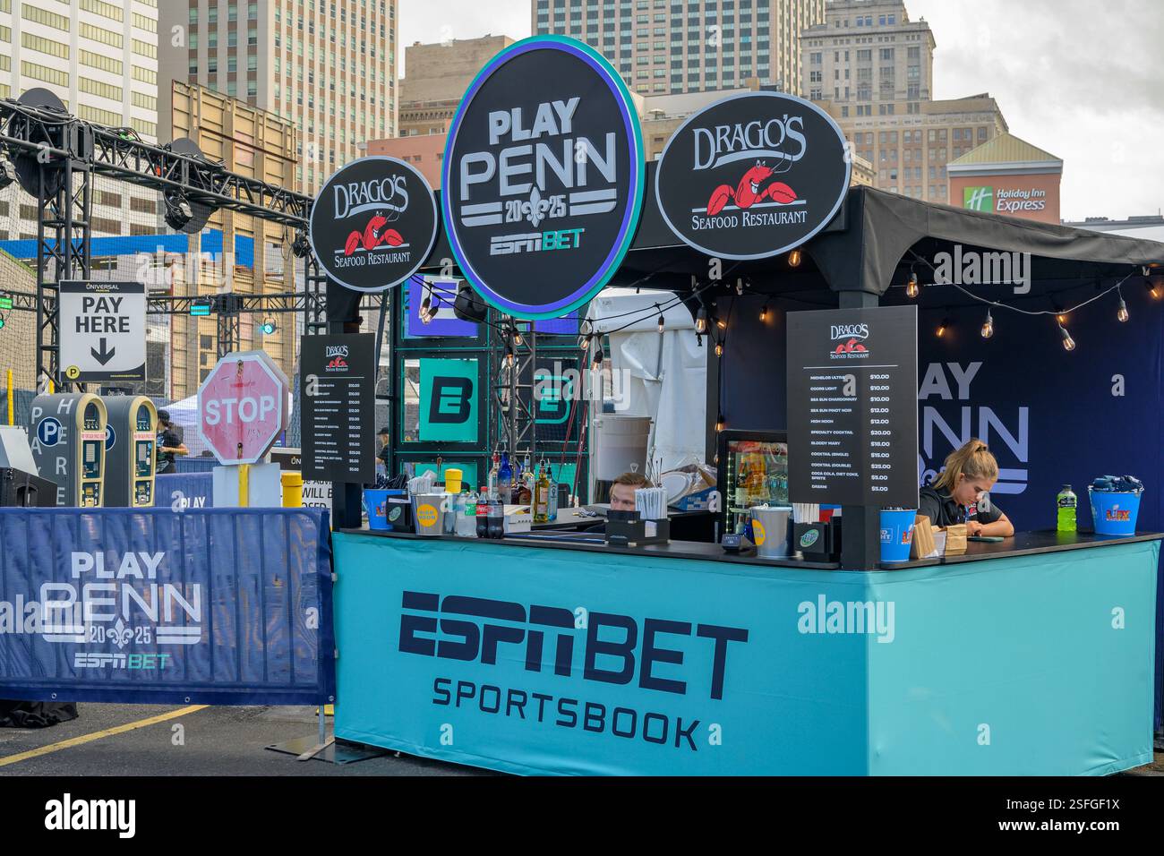 Nouvelle-Orléans, LOUISIANE, États-Unis - 7 février 2025 : vue inclinée du stand de boissons ESPNBET Sportsbook dans le centre-ville de la Nouvelle-Orléans deux jours avant le Super Bowl LIX Banque D'Images Nouvelle-Orléans, LOUISIANE, États-Unis - 7 février 2025 : vue inclinée du stand de boissons ESPNBET Sportsbook dans le centre-ville de la Nouvelle-Orléans deux jours avant le Super Bowl LIX Banque D'Images