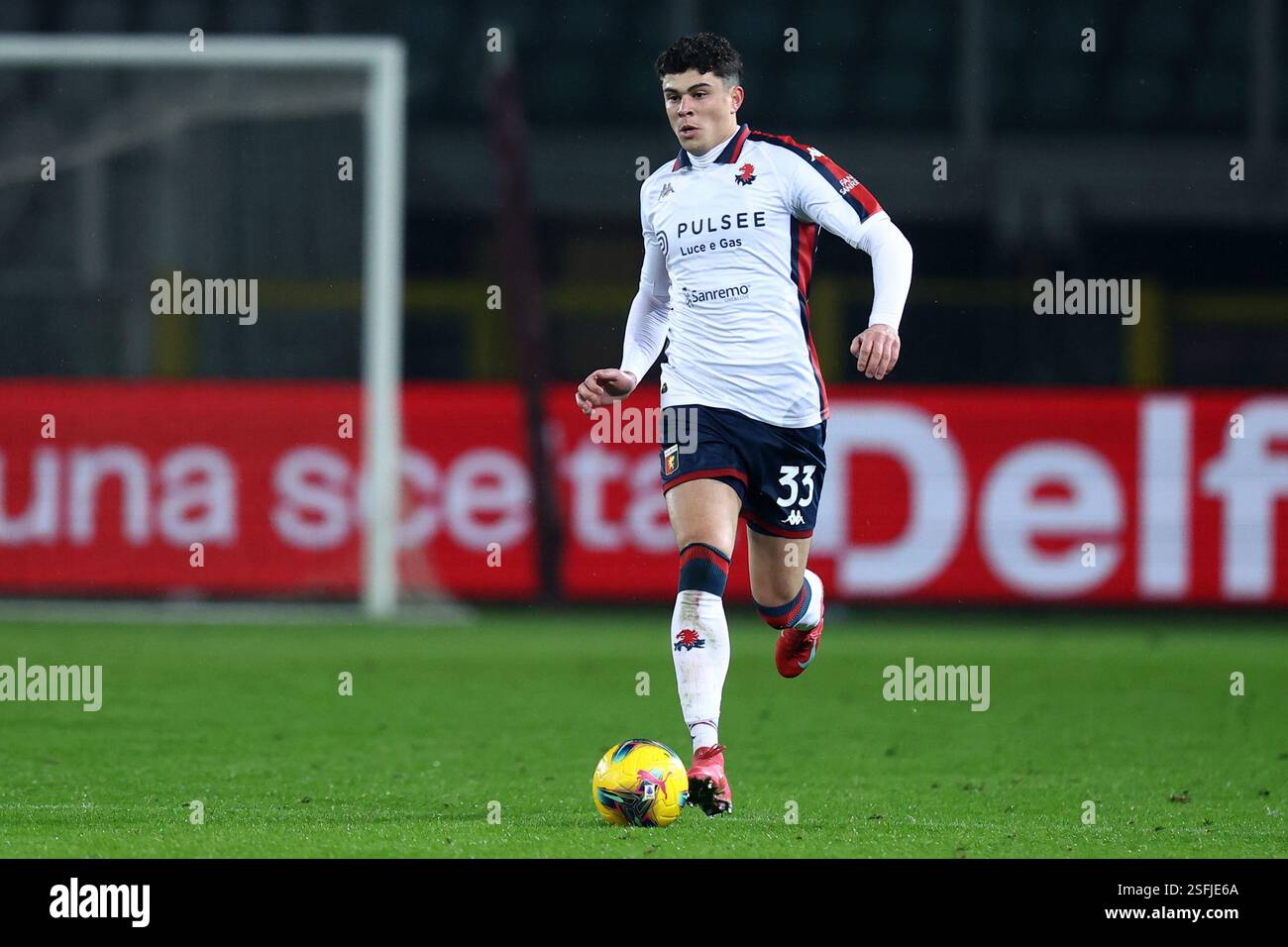 Turin, Italie. 08th Feb, 2025. Alan Matturro du Gênes CFC en action lors du match de Serie A entre Torino FC et Gênes CFC au Stadio Olimpico le 8 février 2025 à Turin, Italie . Crédit : Marco Canoniero/Alamy Live News Banque D'Images