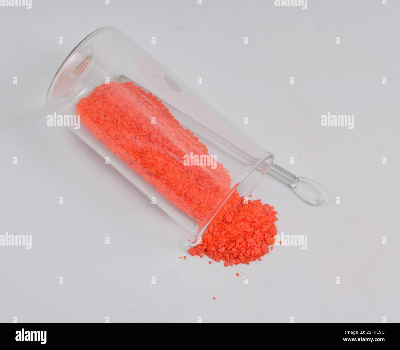 Le dichromate de sodium est le composé inorganique de formule Na2Cr2O7 Banque D'Images