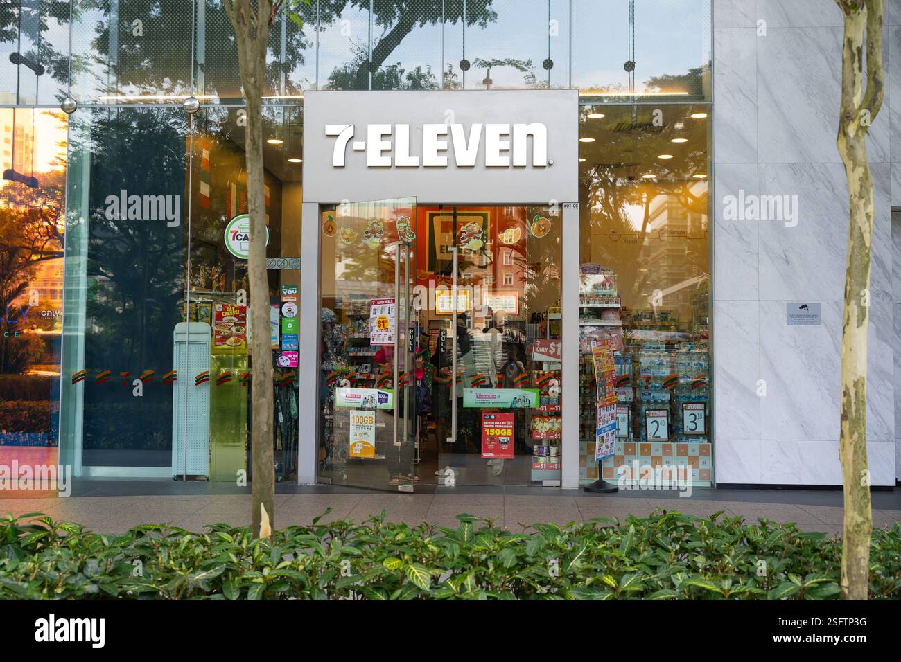 Singapour, 7-11, 7-11, 7-Eleven est la plus grande chaîne de commerces de proximité Banque D'Images