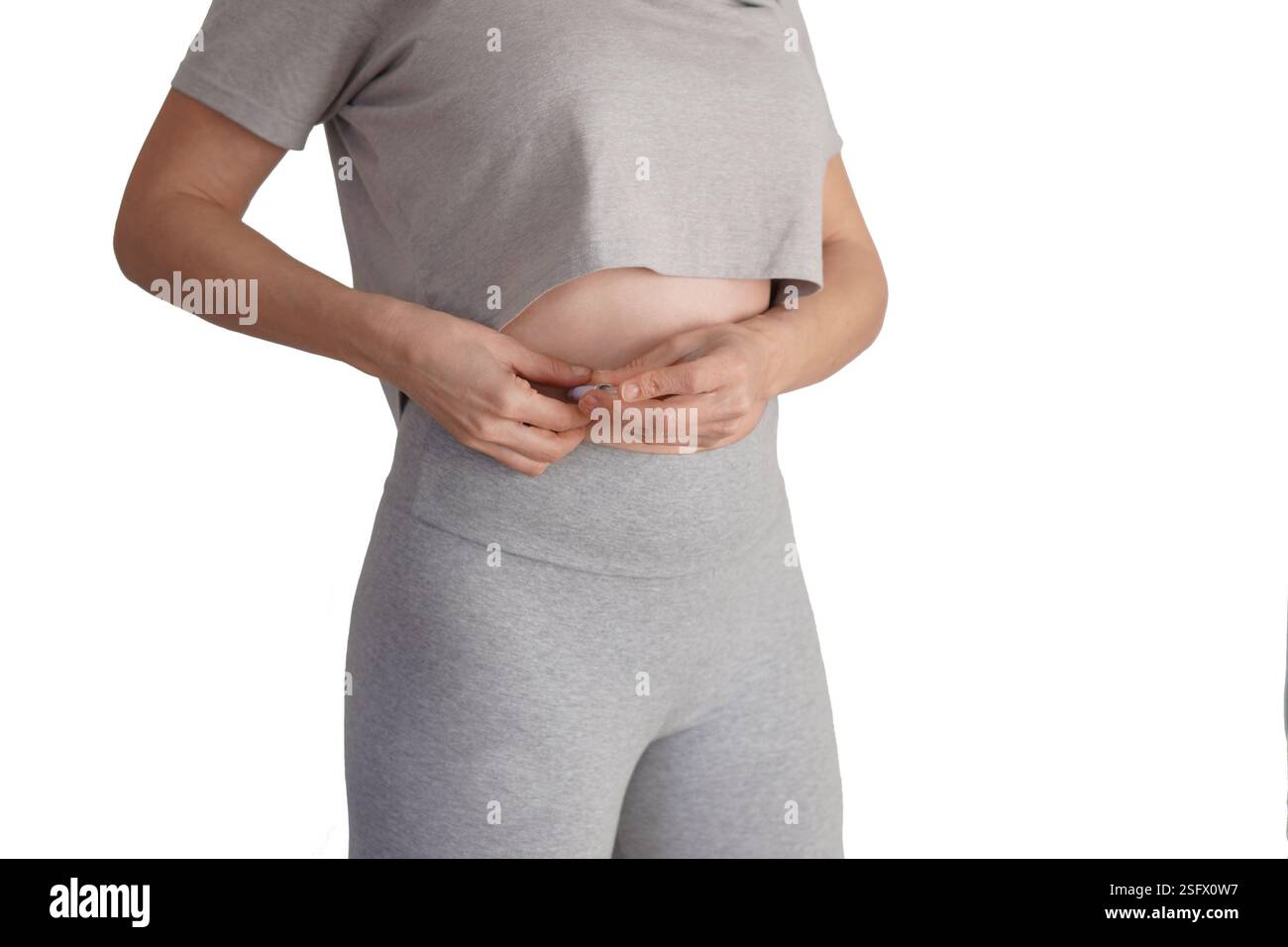 troubles de l'alimentation. jeune femme injectant une injection d'insuline diabétique dans son abdomen. Banque D'Images
