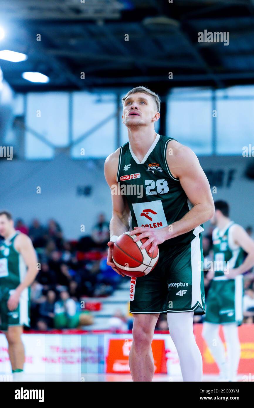 Varsovie, Pologne. 9 février 2025. Match de la Ligue polonaise de basket-ball entre Legia Warszawa et Zastal Zielona Góra. Sur la photo : Filip Matczak ; Zastal Zielona Góra se prépare pour un lancer franc. Crédit : Bartlomiej Wisniewski/Cyberfocus/Alamy Live News Banque D'Images
