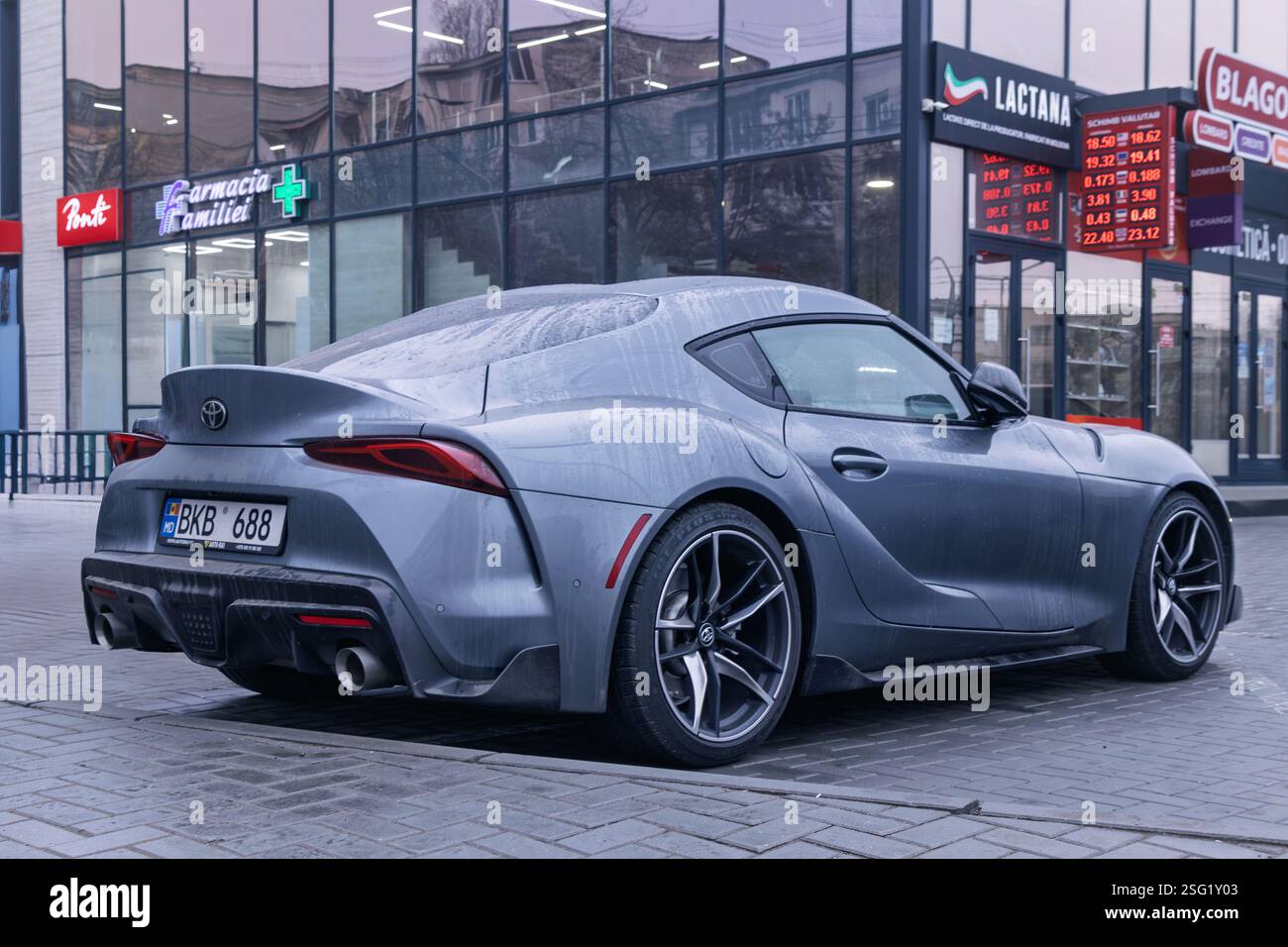 Chisinau, Moldavie-31 janvier 2025 : Toyota GR Supra - cinquième génération (J29/DB ; 2019) de Toyota Supra, vue arrière Banque D'Images