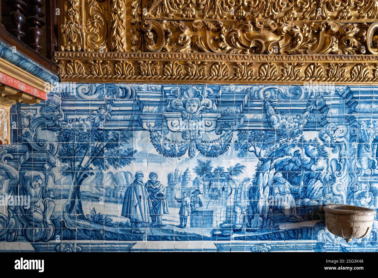 Aveiro, Portugal - 16 août 2024 : Eglise de Sao Joao Evangelista das Carmelitas (Igreja de Sao Joao Evangelista das Carmelitas) sur la place marques d Banque D'Images