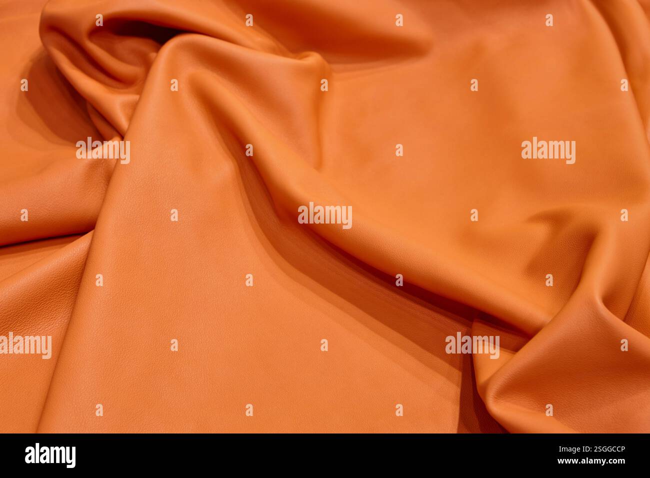 Surface pièce de cuir naturel en couleur orange. Fond texturé Banque D'Images Surface pièce de cuir naturel en couleur orange. Fond texturé Banque D'Images