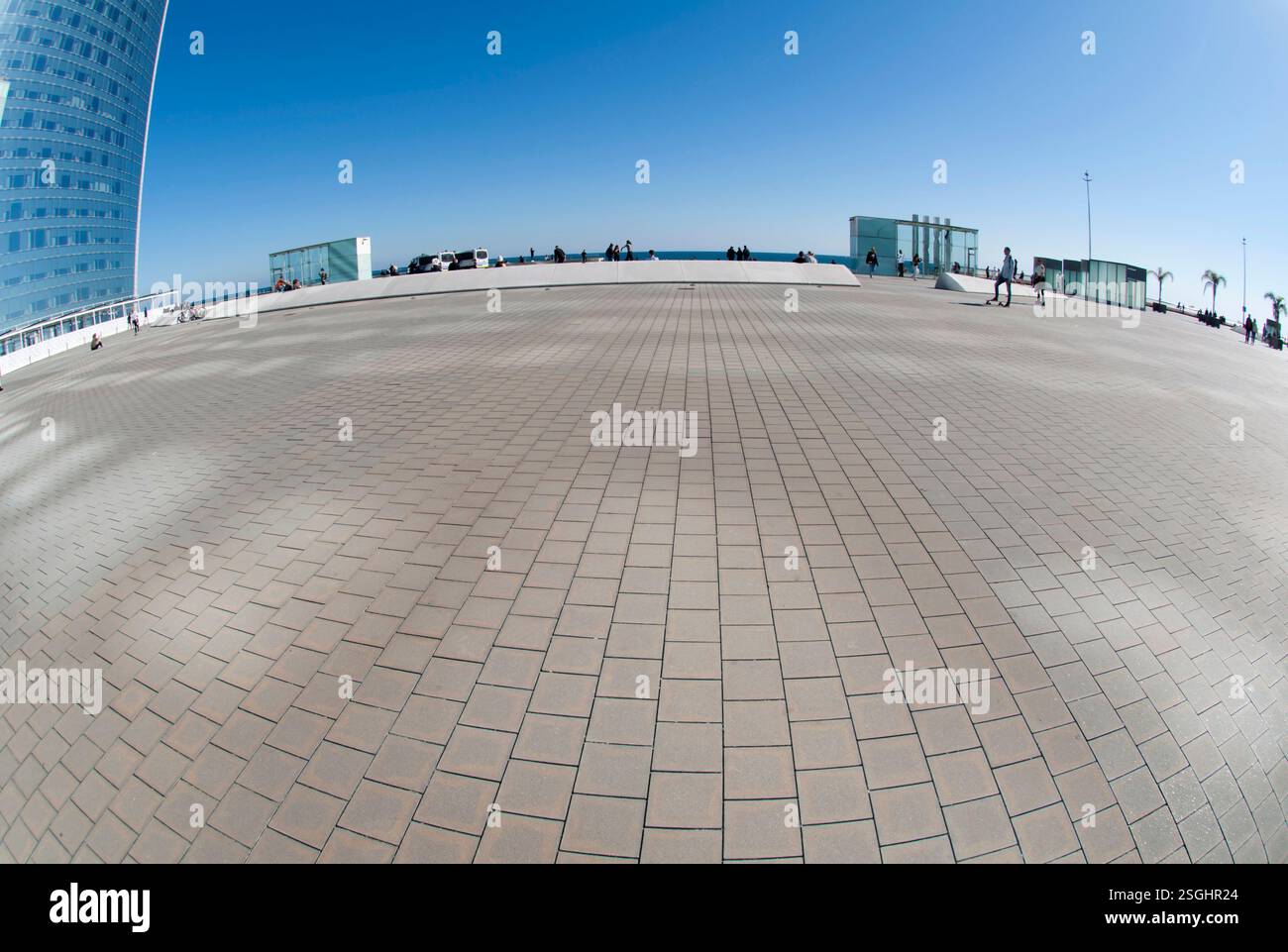 Esplanade en face de Vela Hôtel ou Hôtel W, un cinq étoiles conçu par Ricard Bofill, Barcelone, Espagne Banque D'Images
