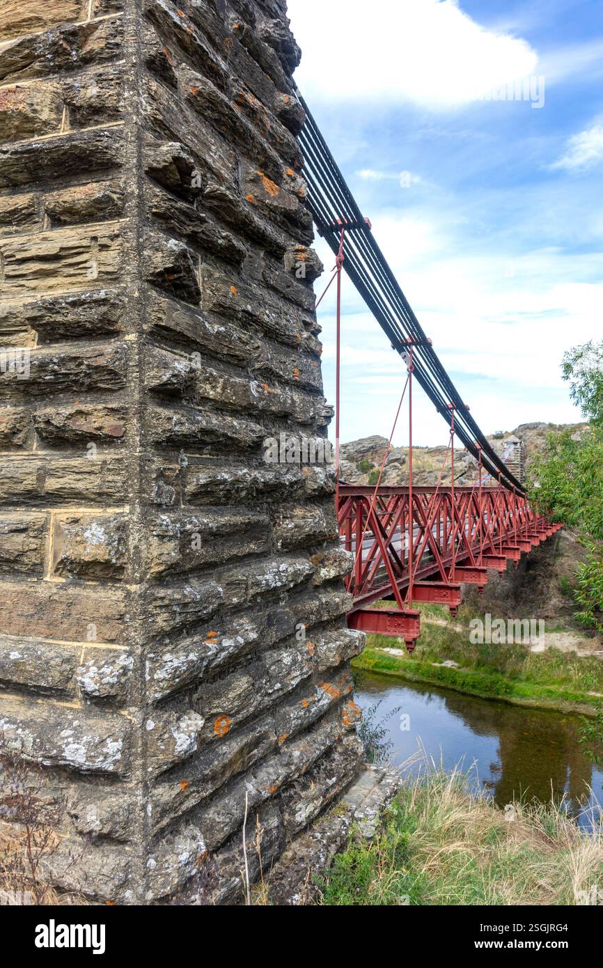 Pont historique d'Ophir (1880) au-dessus de la rivière Manuherikia, Opir Bridge Road, Opir, région d'Otago, Île du Sud, nouvelle-Zélande Banque D'Images