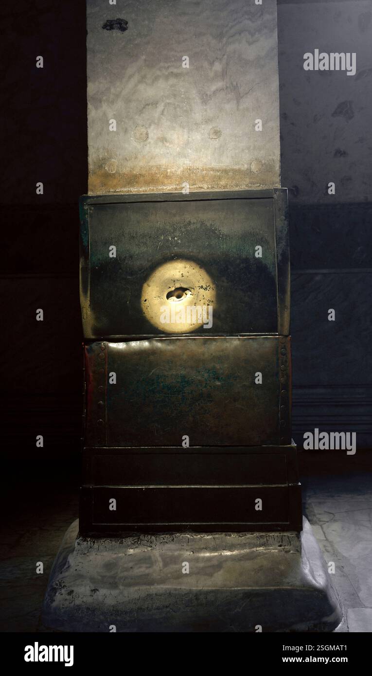 Colonne de Saint Grégoire, Sainte Sofia, Istanbul, Turquie, 1998. Selon la légende, il avait des pouvoirs de guérison. Situé dans la nef centrale de la basilique Sainte Sofia. Banque D'Images