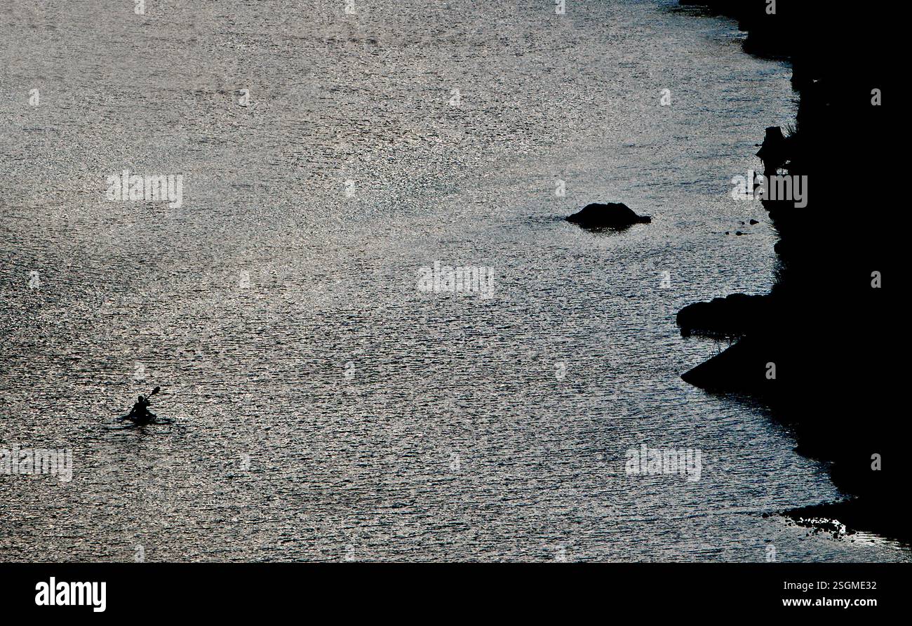Kayak sur la rivière Pedernales dans le centre du Texas. Banque D'Images